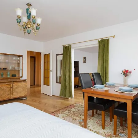 Apartmán Atmospheric In The Center With Air Conditioned Living By Renters